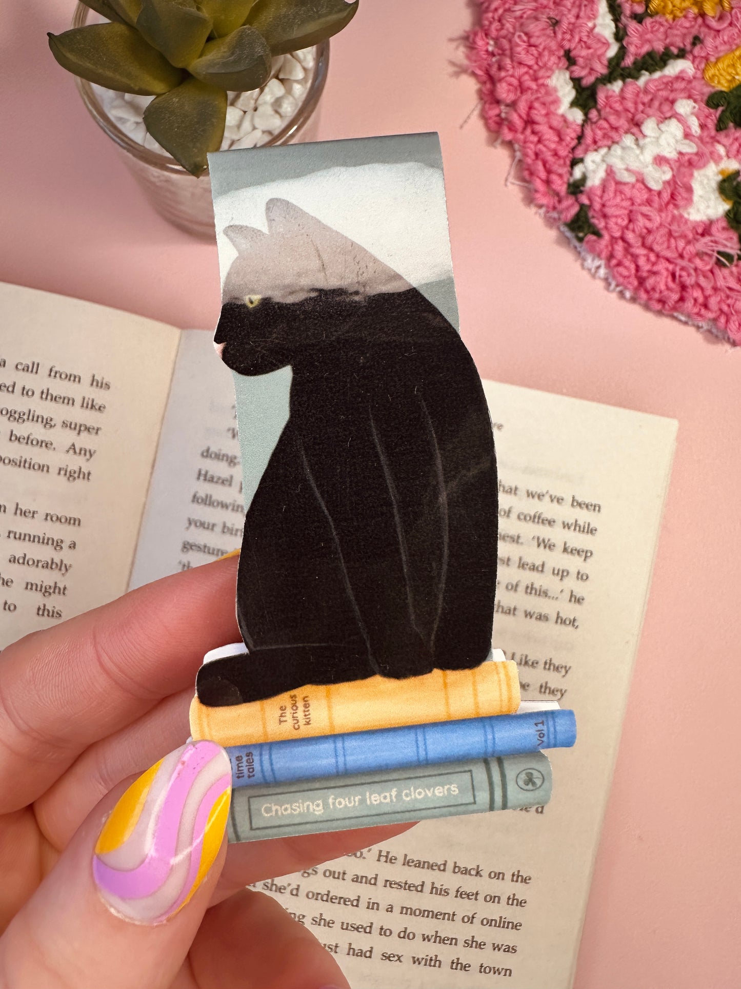 'If I fit I sit' magnetic bookmark