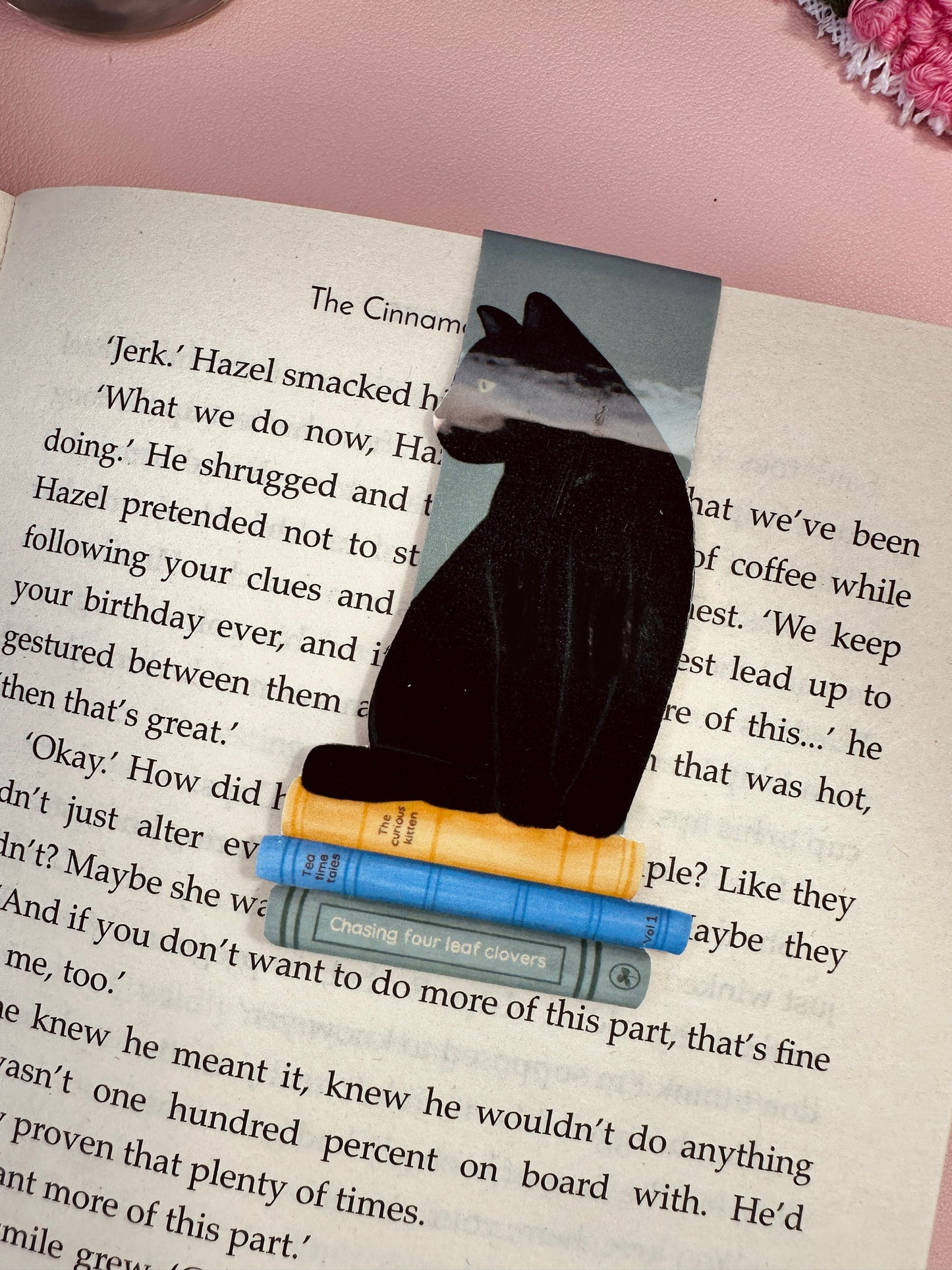 'If I fit I sit' magnetic bookmark