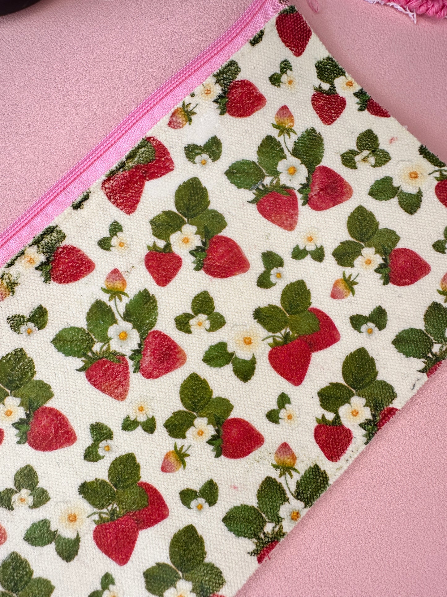'Berry Special' Zip pouch - Grade B